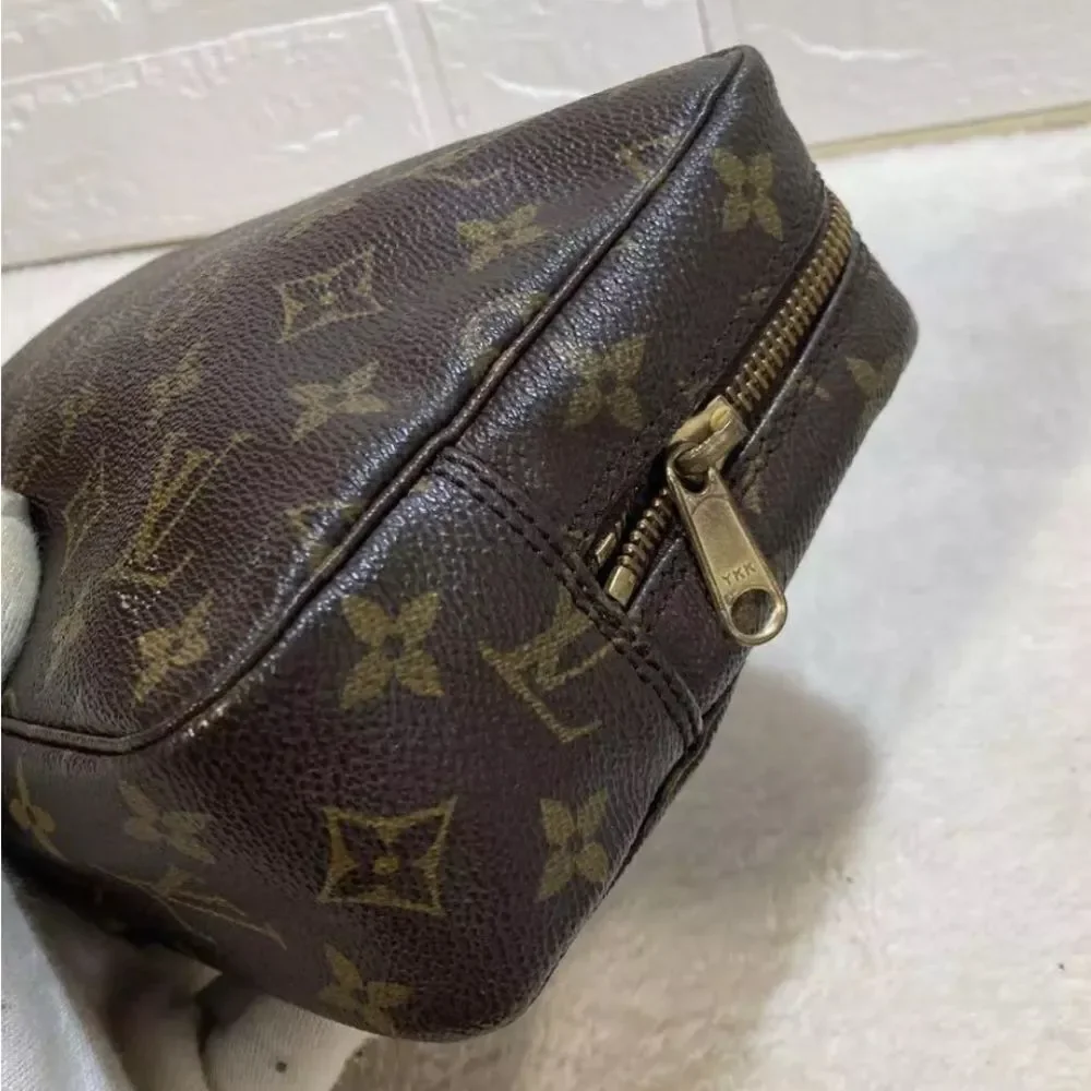 AUTHENTIC VTG  *Louis Vuitton* VTG Trousse? Vanity Cosmetics Travel Case Bag